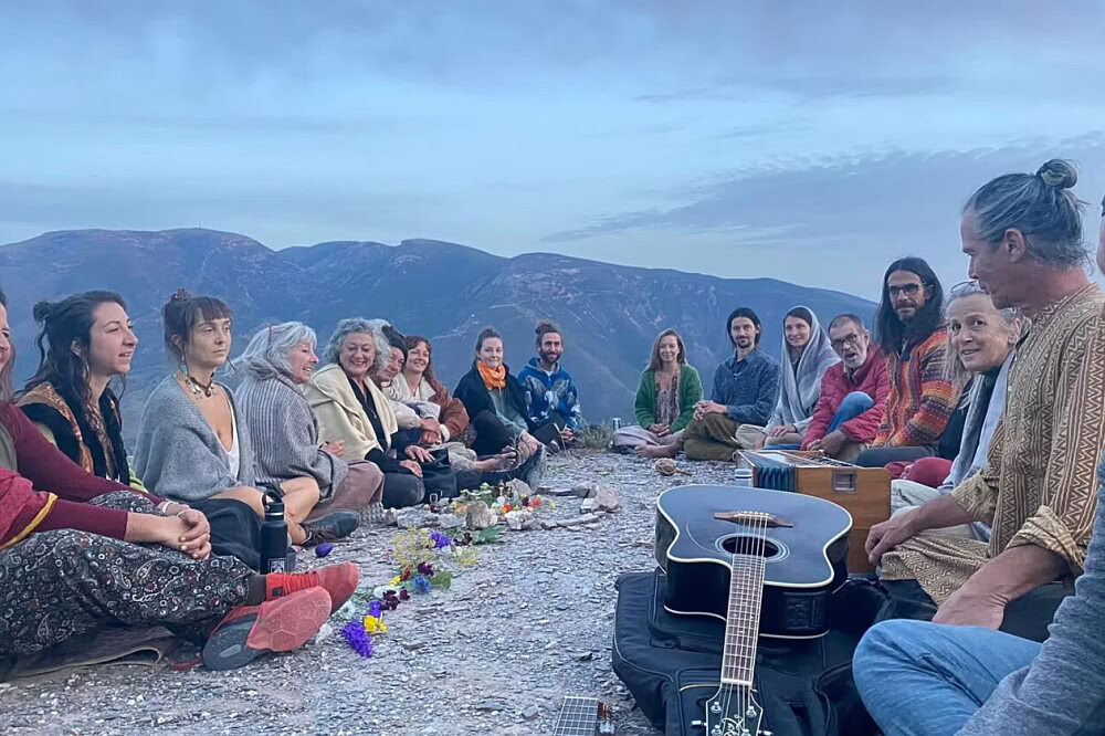 4 Giorni Yoga & Creatività: L'Arte del Riposo