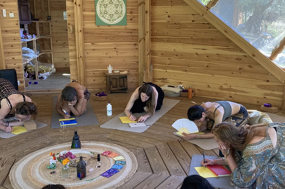 4 Giorni Yoga & Creatività: L'Arte del Riposo