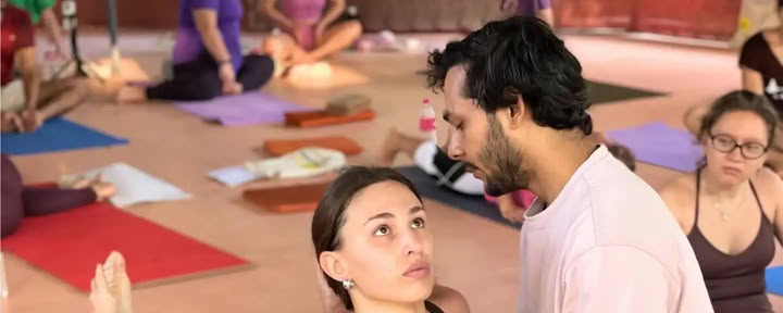 Corso di formazione insegnanti di yoga di 500 ore in Kerala – 3 ott – 26 ott 2026