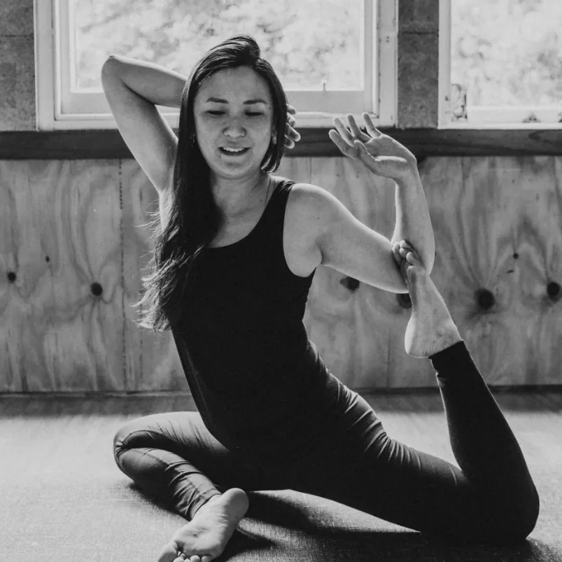 Intuitive Flow Yoga con Crystal Tan