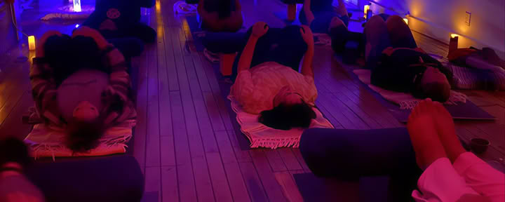 Yoga Restorative a lume di candela (Samantha)