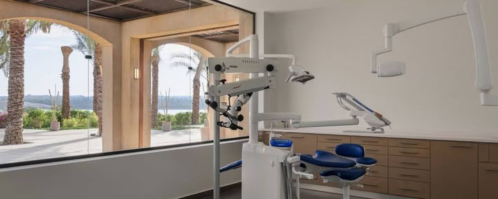 Ritiro di trasformazione della bellezza e del sorriso senza età