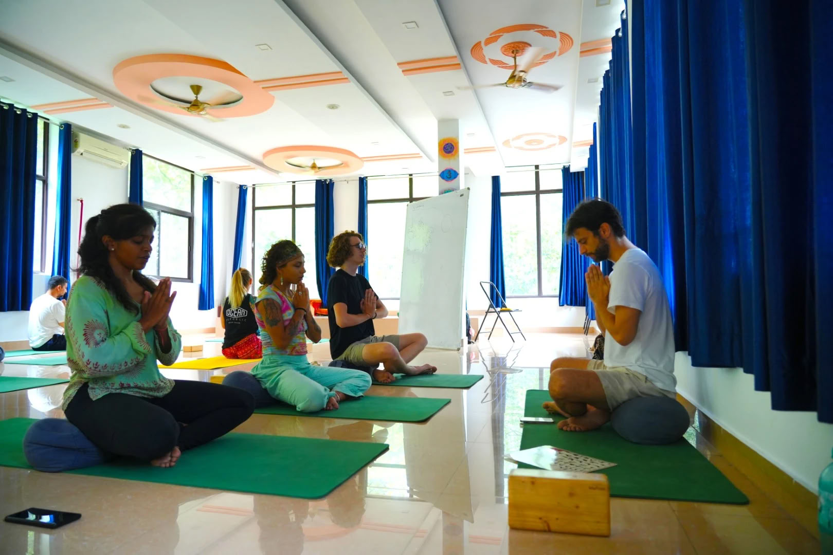 Formazione per insegnanti di yoga prenatale e postnatale a Rishikesh, India