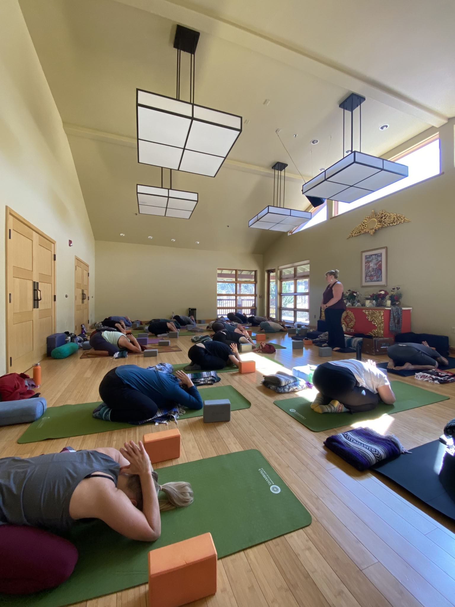 Turning Inward: Un ritiro di yoga autunnale
