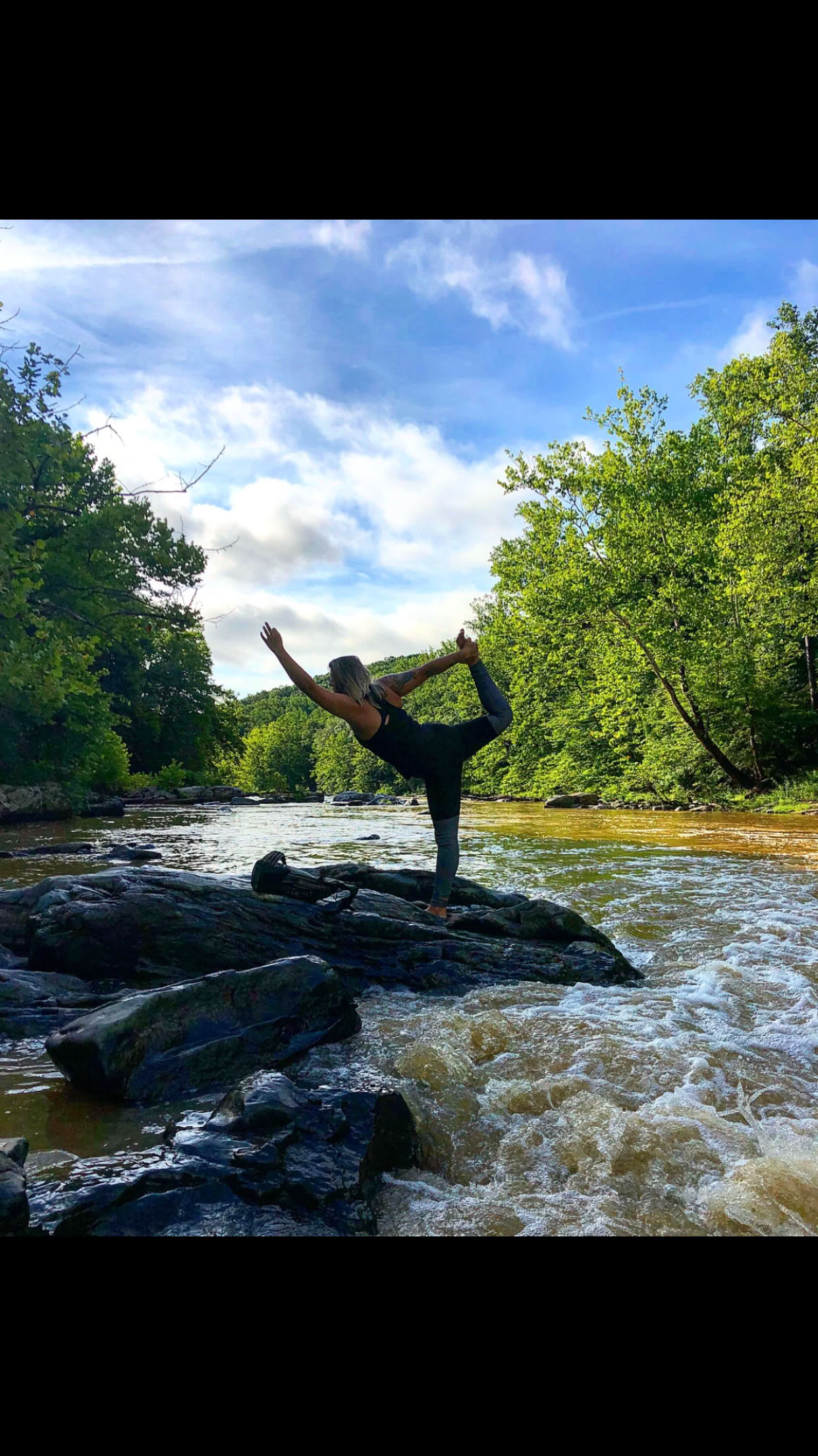 Pace lungo il Potomac; ritiro di Yoga e Suono
