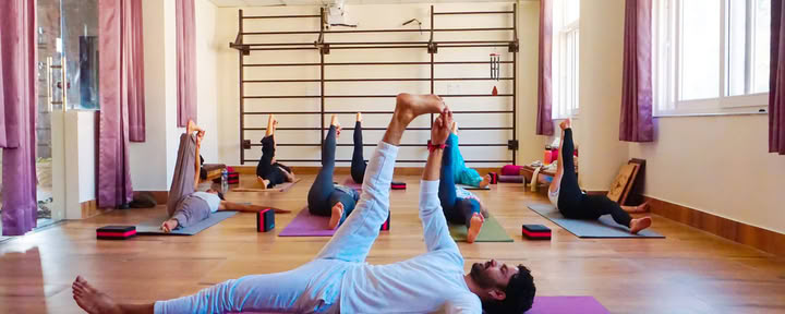 Pacchetto di ritiro yoga di 4 giorni a Rishikesh
