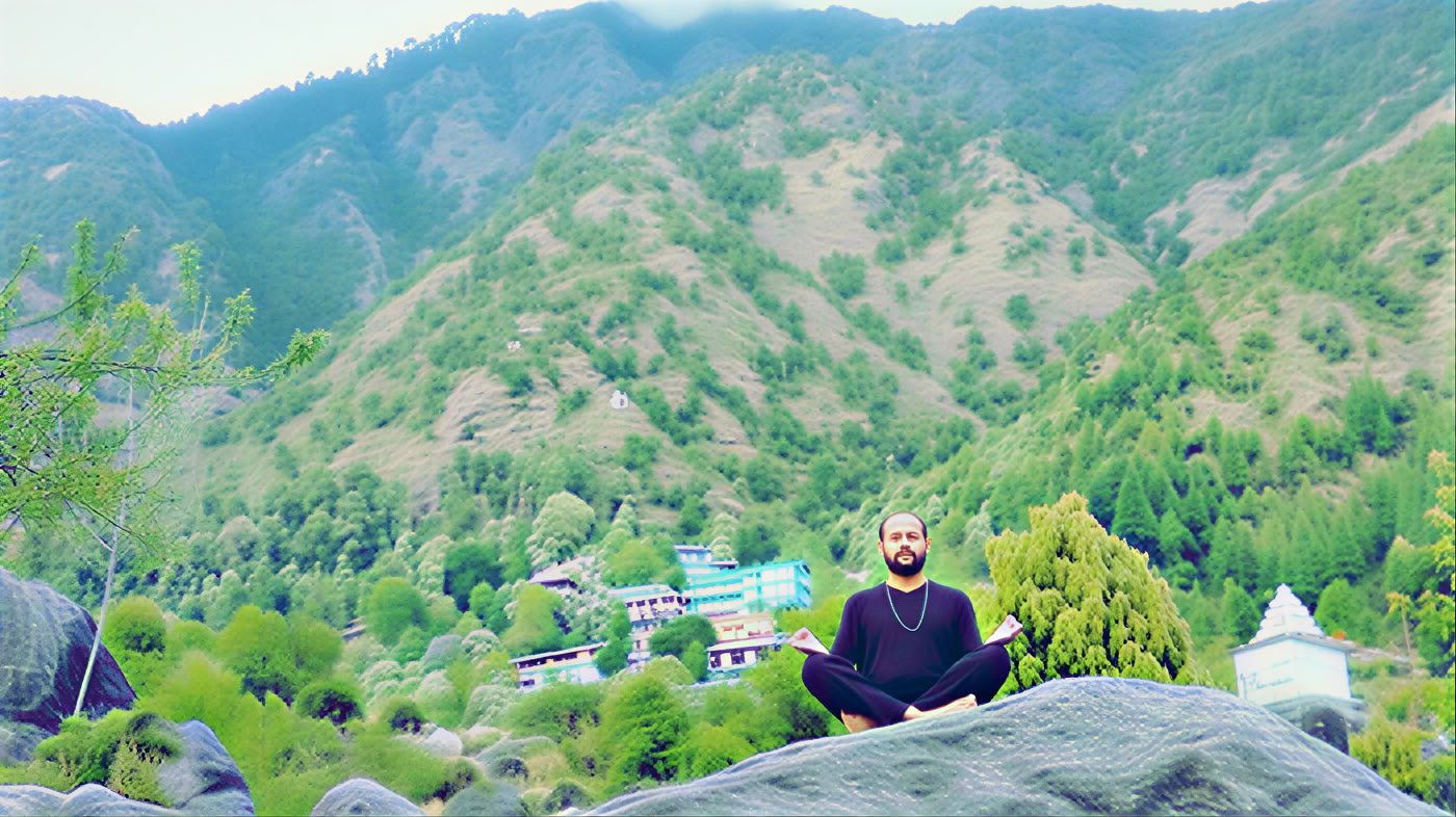 100 Ore di Formazione per la Certificazione in Meditazione a Rishikesh, India