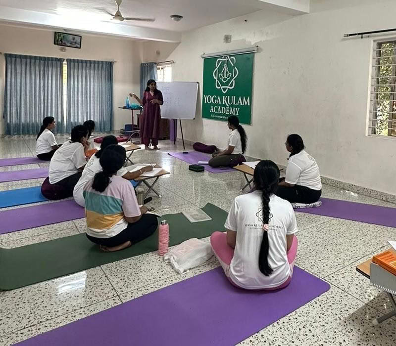 Corso di formazione insegnanti di yoga prenatale e postnatale di 85 ore a Bengaluru