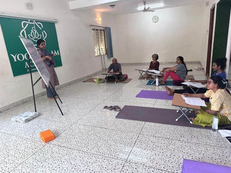 Corso di formazione per insegnanti di yoga di 200 ore nei giorni feriali a Bengaluru