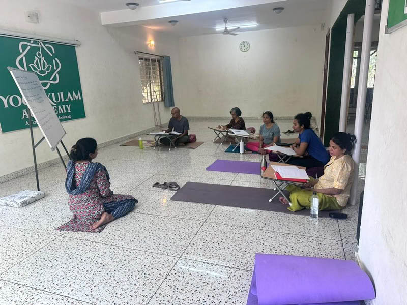 Corso di formazione per insegnanti di yoga di 200 ore nei giorni feriali a Bengaluru