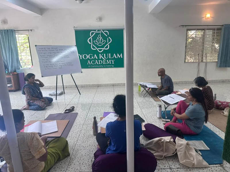 TTC di Yoga di 200 Ore nel Weekend a Bengaluru