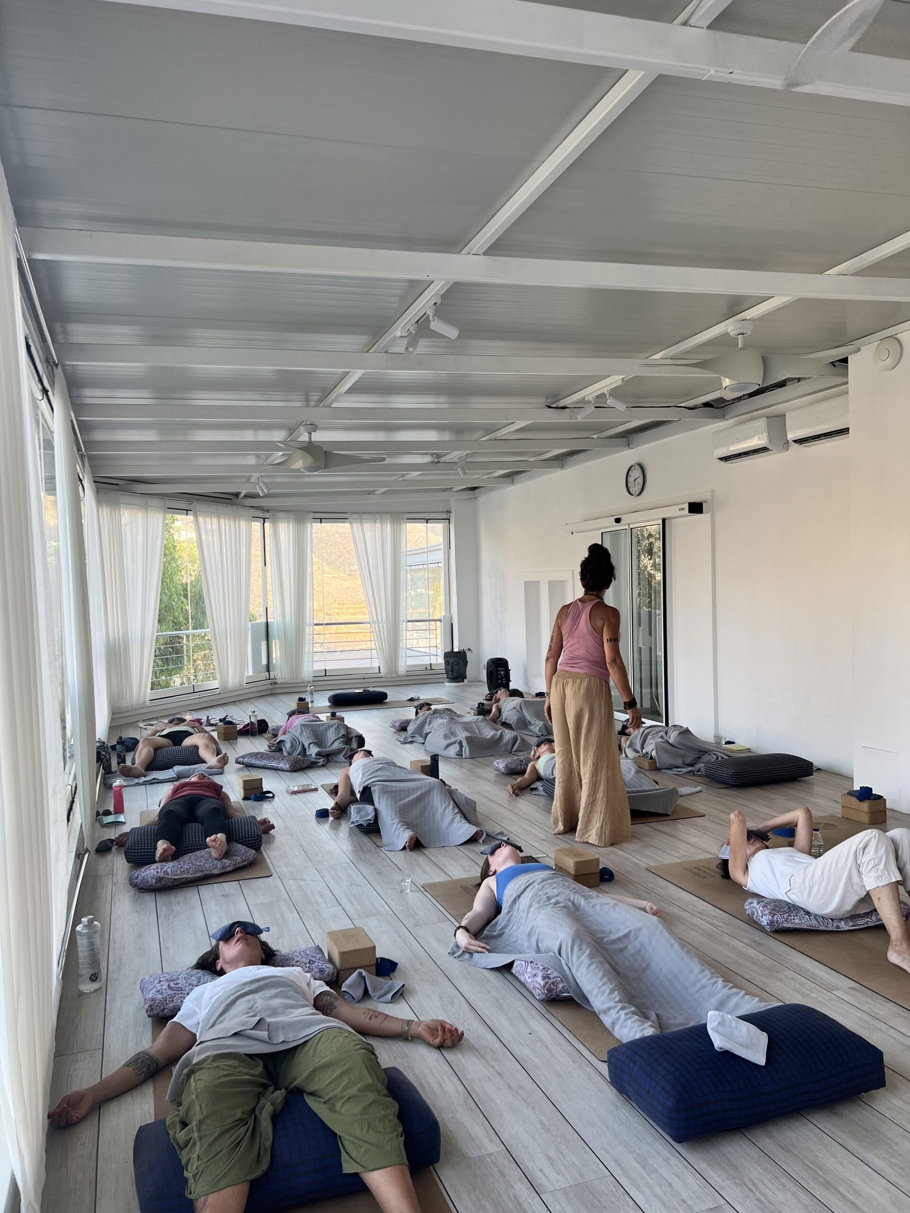 The Art of Receiving: Luna Piena in Acquario ad Amorgos