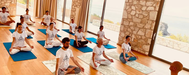 10 giorni / Formazione intensiva di yoga 100-H 07-16 novembre 2026