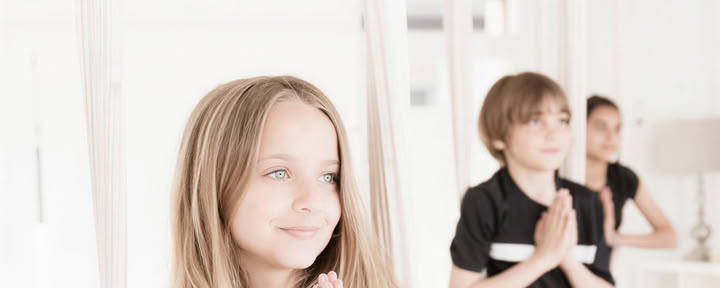 Aerial Yoga per Adolescenti