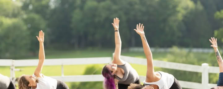Yoga Flow all'Alba del Sabato con Kelly Flowers
