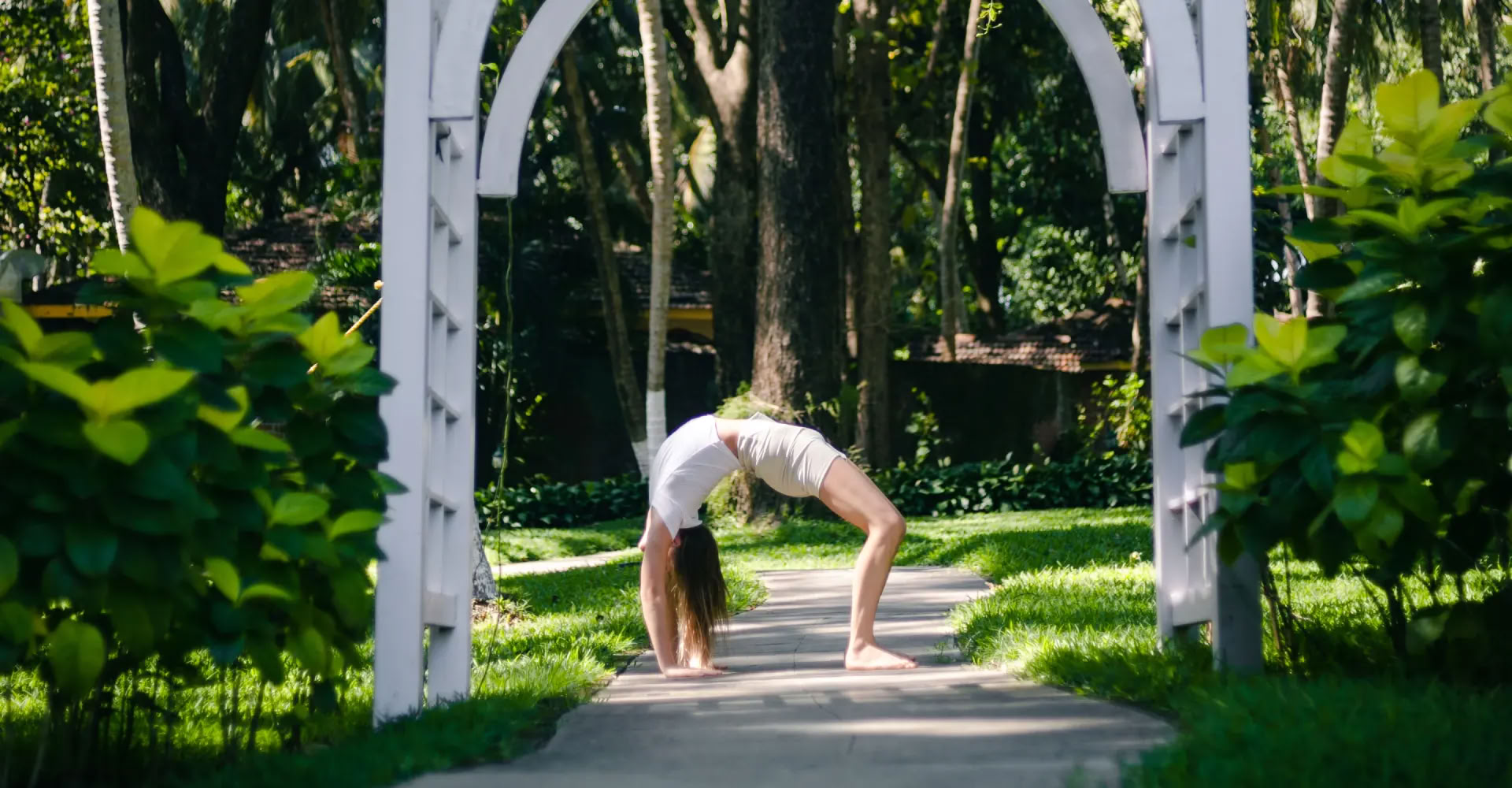 Benessere digestivo e salute intestinale con la Yoga Terapia Agni Dipanam Yoga Chikitsa