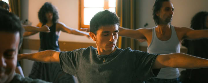 Lezione di yoga in sede per aziende