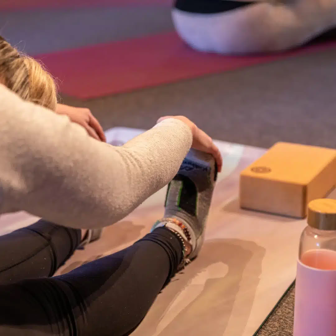 Yoga per Ristorare e Regolare