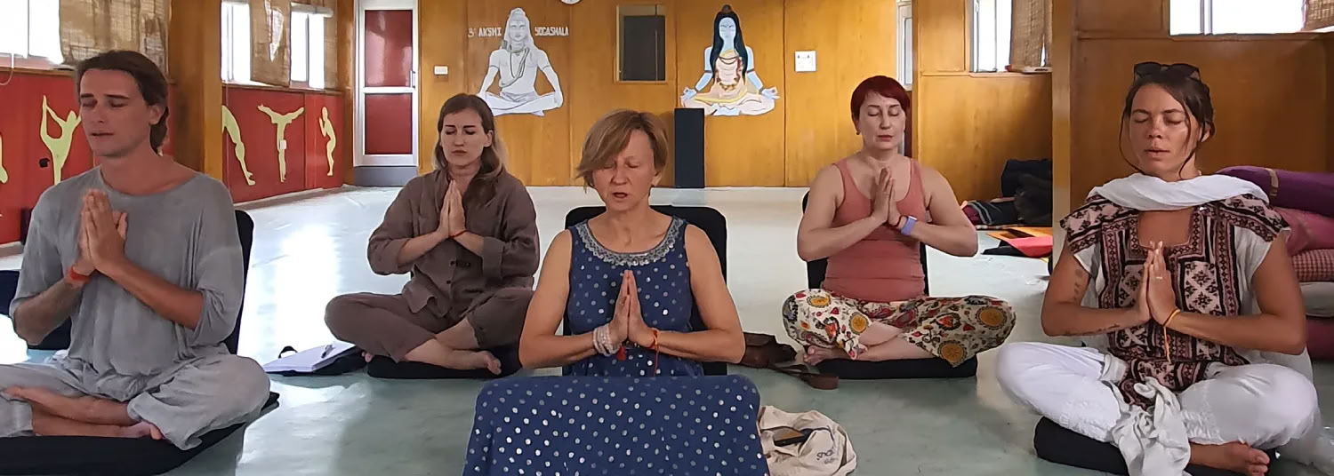 500 Hour Yoga Teacher Training a Rishikesh – 3 set - 1 nov