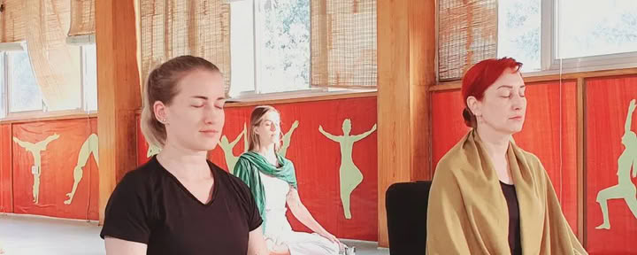 500 Hour Yoga Teacher Training a Rishikesh – 3 set - 1 nov