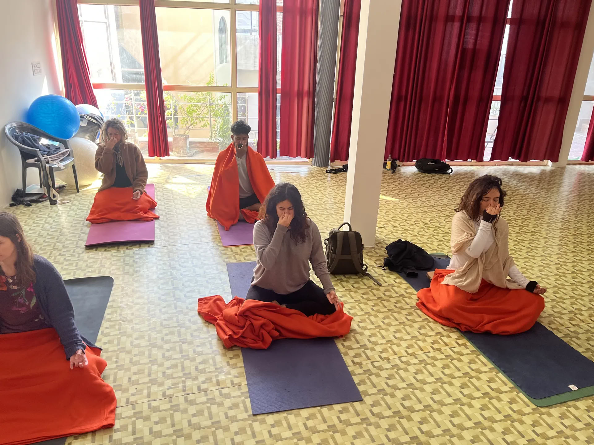 Formazione insegnanti di yoga di 100 ore