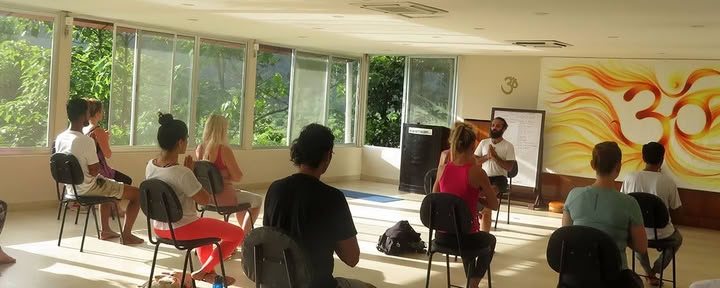 Formazione insegnanti di yoga di 200 ore