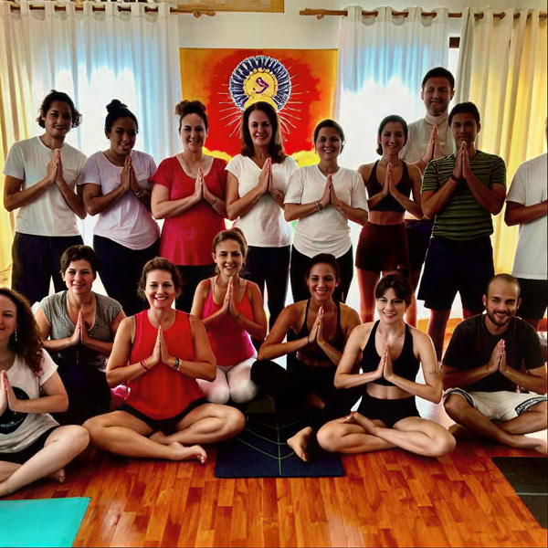 Corso di formazione insegnanti di yoga di 300 ore a Rishikesh