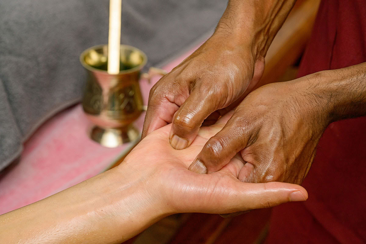 Corso di formazione di 15 giorni in yoga terapia
