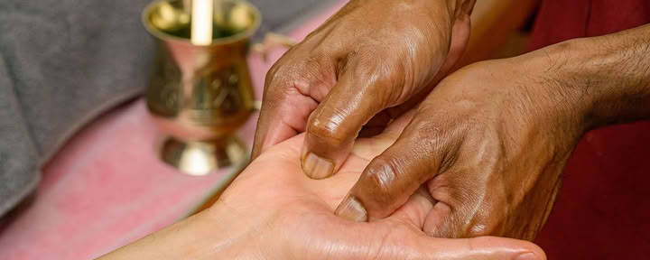 Corso di certificazione di 21 giorni in massaggio ayurvedico e terapia Panchakarma