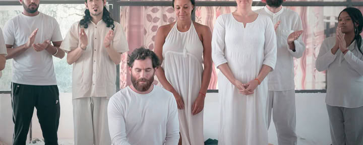 Corso di formazione per insegnanti di yoga di 100 ore