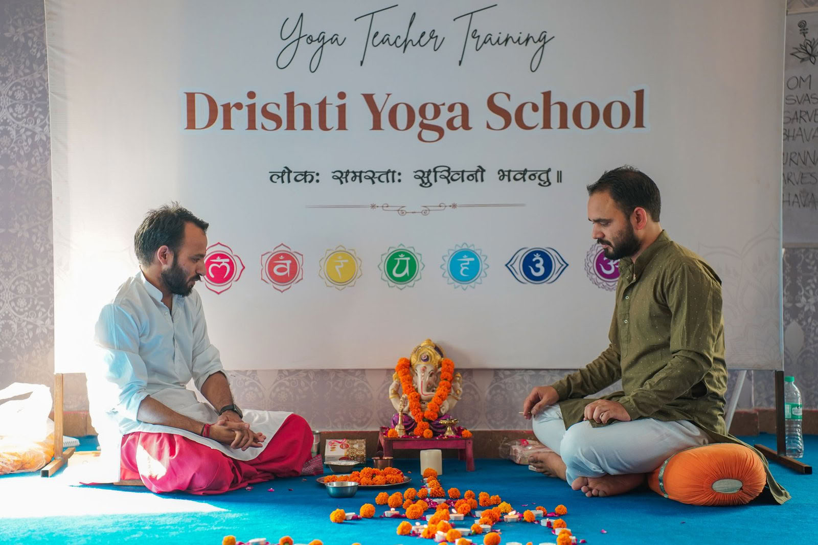 Corso di formazione insegnanti di yoga di 100 ore a Rishikesh ✅