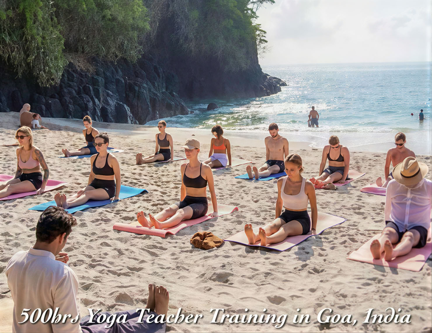 Corso di formazione insegnanti di yoga di 300 ore a Varkala, Kerala, India