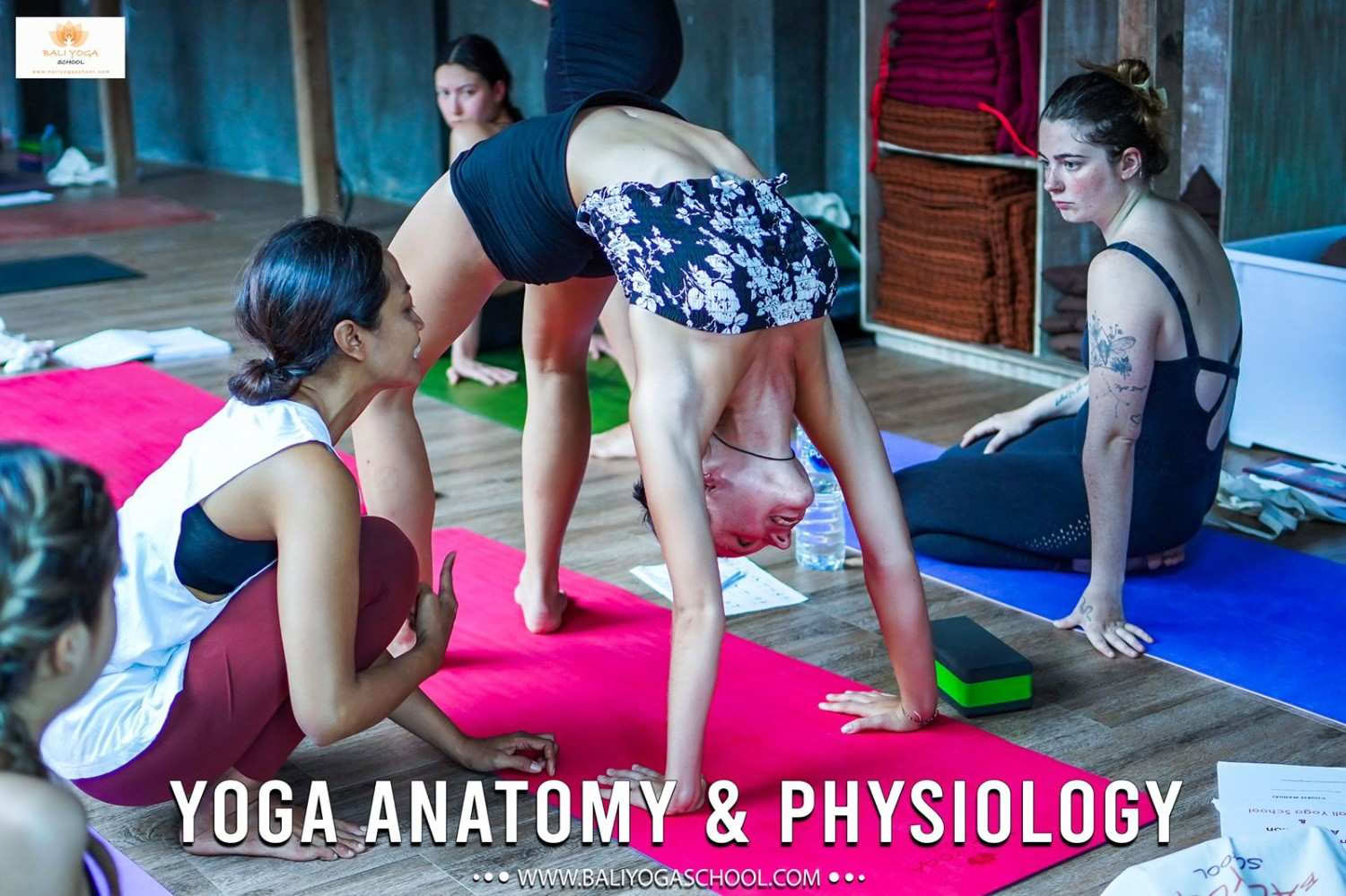 Corso di formazione insegnanti di yoga di 300 ore a Varkala, Kerala, India