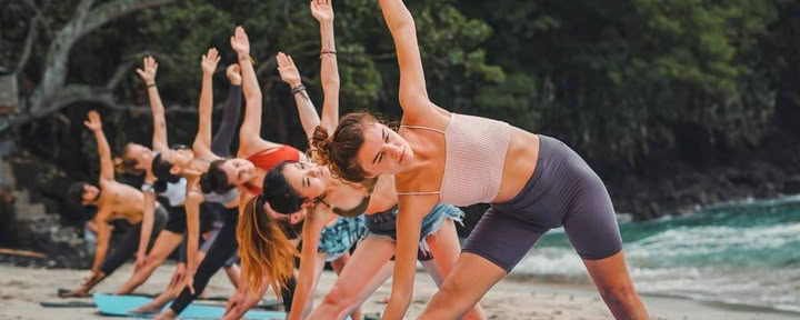 Corso di formazione insegnanti di yoga di 300 ore a Varkala, Kerala, India