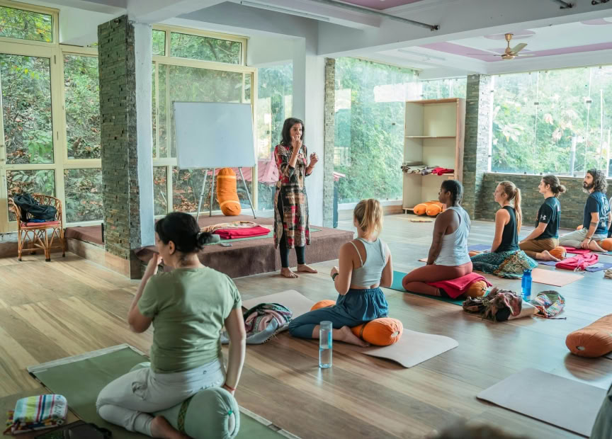 Ritiro di yoga di 14 giorni con terapie ayurvediche