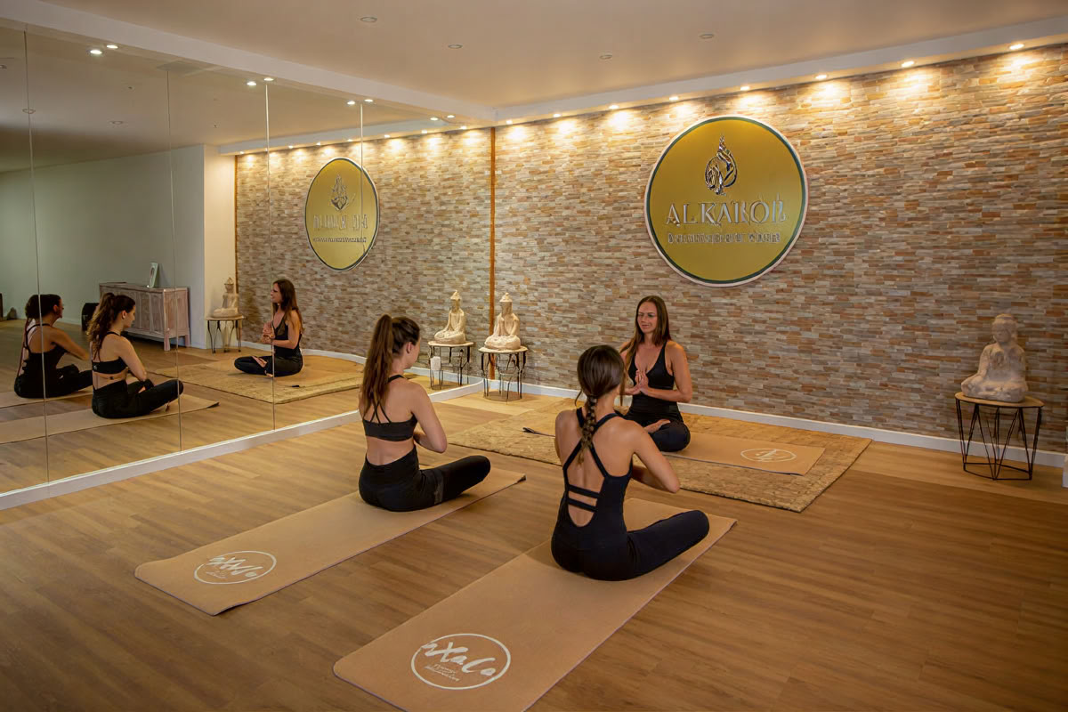 Programma di yoga e divertimento in mare (surf, kayak e SUP) Albufeira Algarve