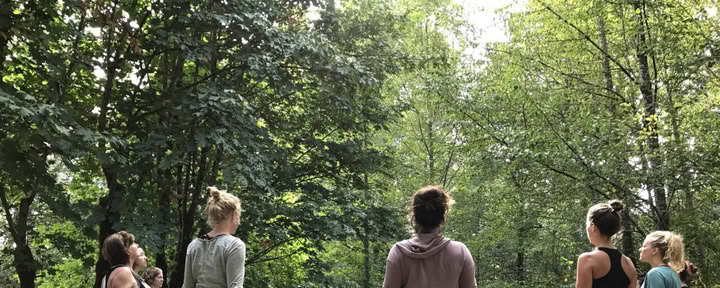 Ritiro di yoga per donne radicate e selvagge vicino ad Asheville, North Carolina