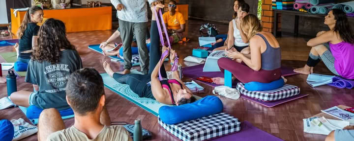 Formazione insegnanti di 200 ore di Yin Yoga e Vinyasa Flow a Bali