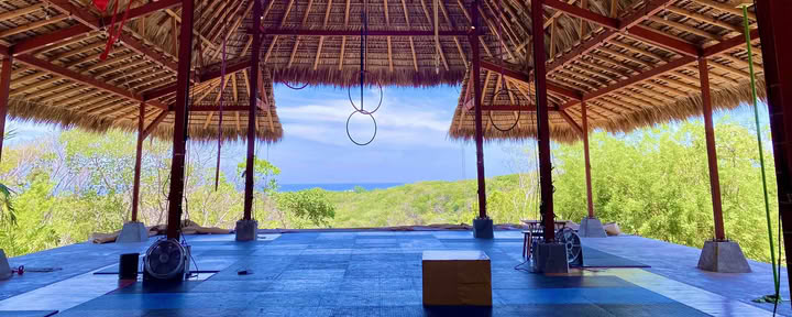 Ritiro di Yoga e Fitness Aereo