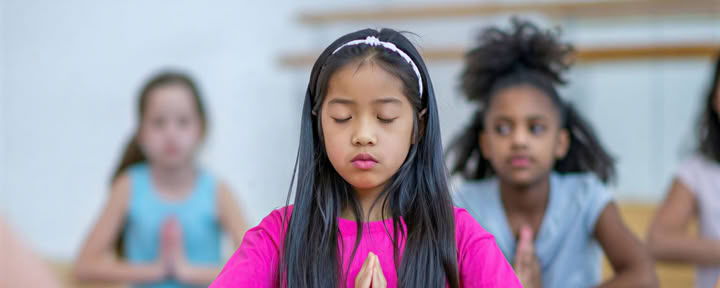 Giovani Corvi - Yoga per Bambini e Terapia del Gioco