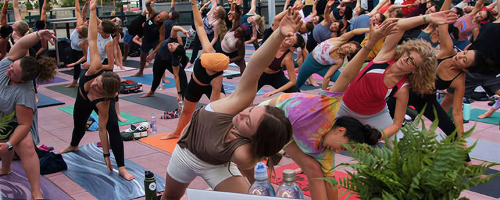 Yoga a lume di candela a Denver