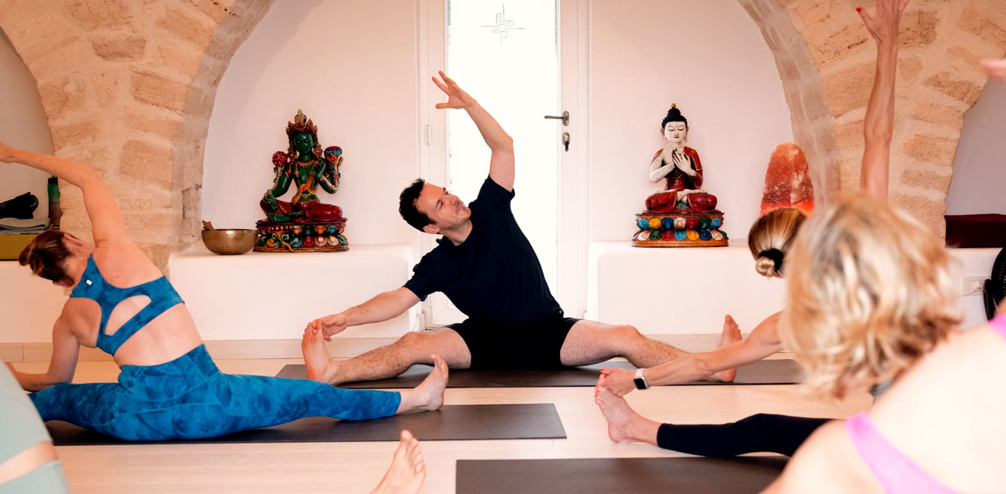 Andalusia dell’Anima - Yoga, Villaggi Bianchi e Serenità Costiera