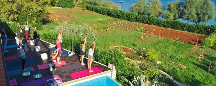 Ritiro di yoga a Brač, Croazia — equilibrio a Brač