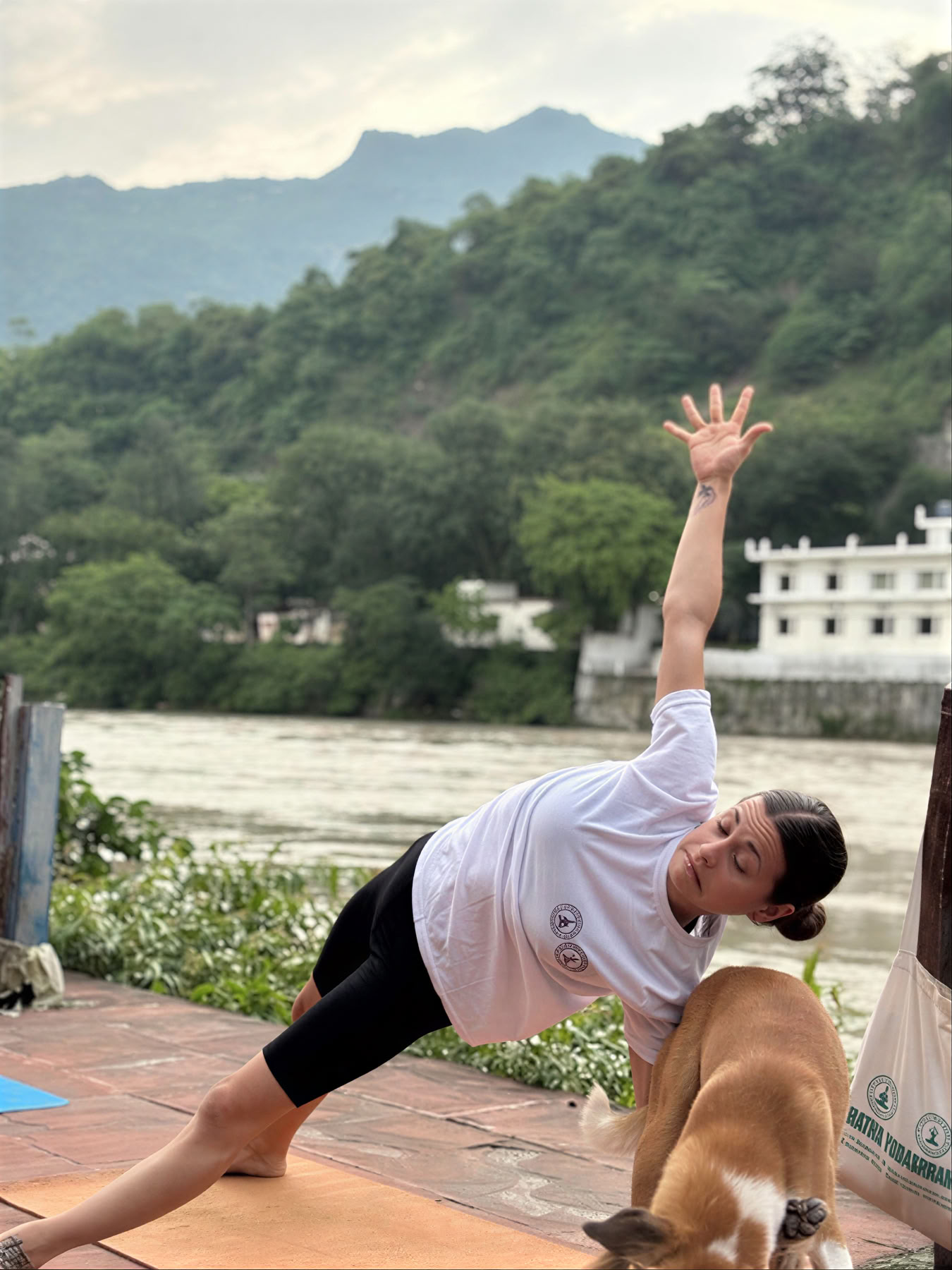 Corso di formazione insegnanti di yoga di 100 ore a Rishikesh