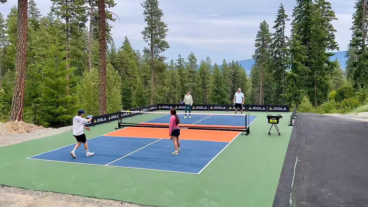 Ritiro di yoga, escursioni e pickleball alle Cascate