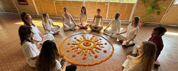 Corso di formazione insegnanti di yoga di 100 ore a Rishikesh