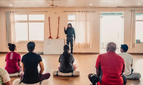 TTC di Yoga di 100 Ore