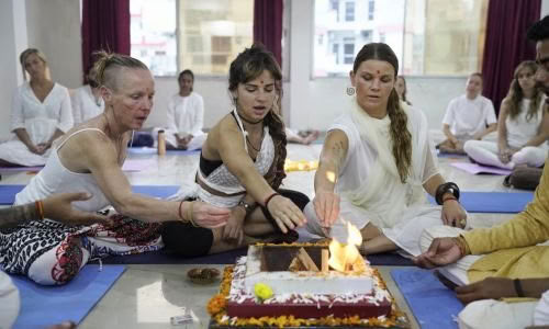 TTC di Yoga di 100 Ore