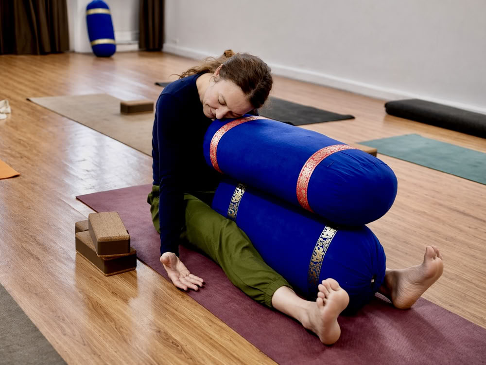 Corso di formazione insegnanti di yoga Yin e Yang di 50 ore a Rishikesh – dal 1° al 7 gennaio 2026