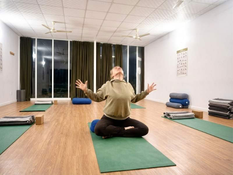 Corso di formazione insegnanti di yoga Yin e Yang di 50 ore a Rishikesh – dal 1° al 7 gennaio 2026